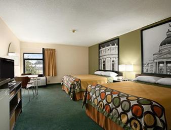 Super 8 By Wyndham Columbia City Екстериор снимка