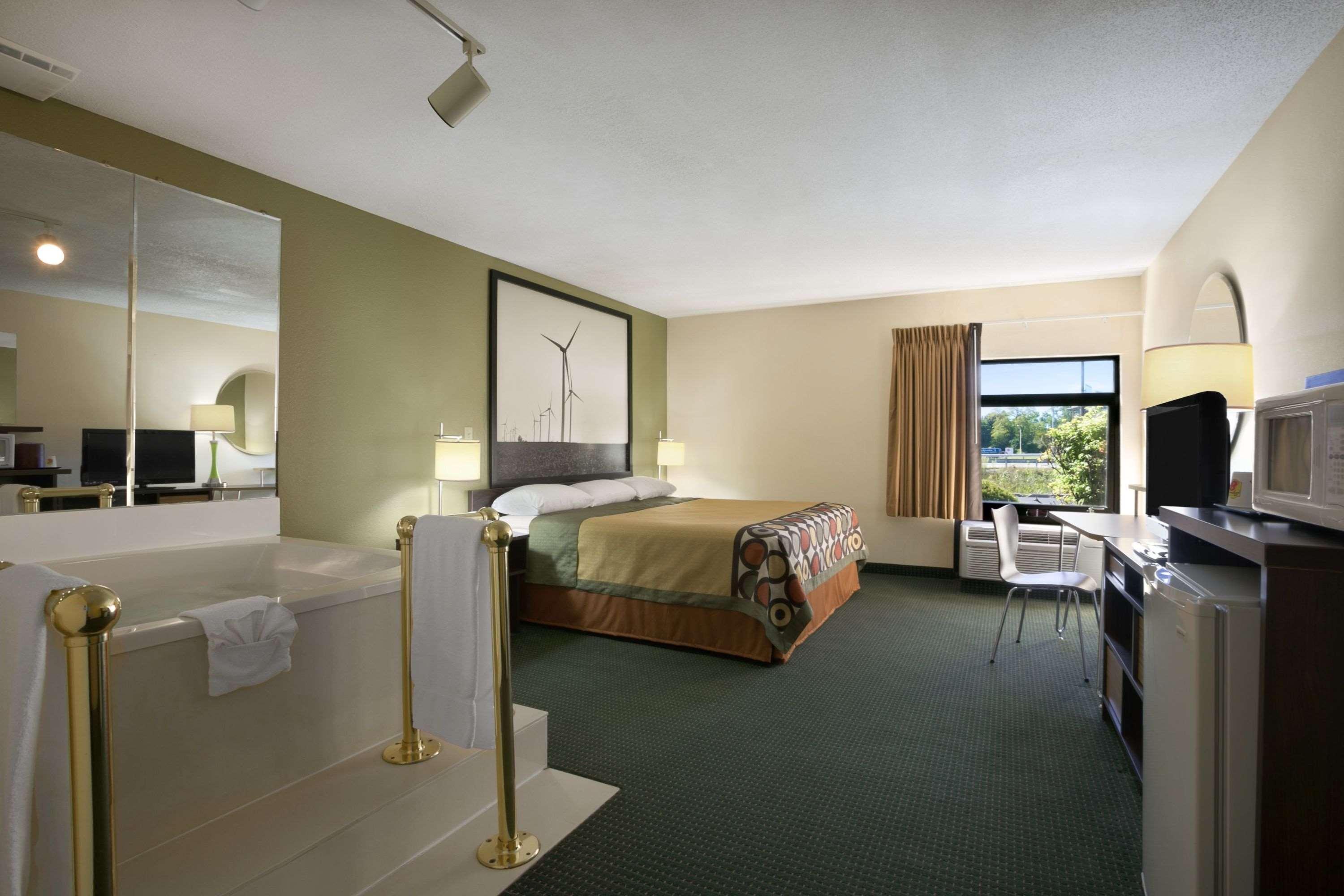 Super 8 By Wyndham Columbia City Екстериор снимка