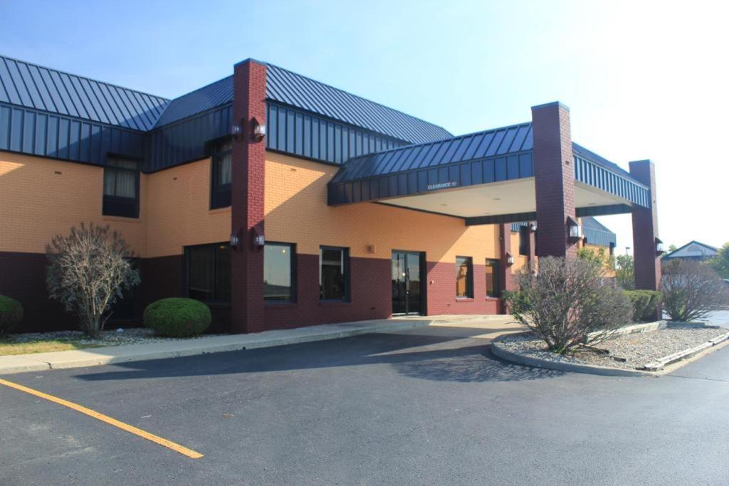 Super 8 By Wyndham Columbia City Екстериор снимка